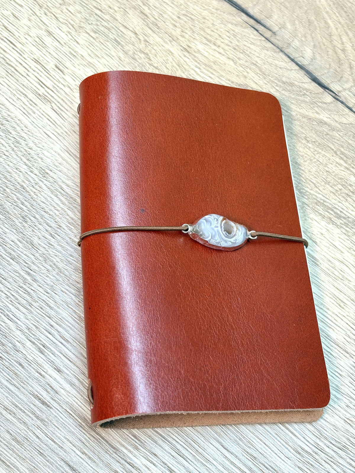 CUADERNO DE CUERO A6 · 16 × 11 cm